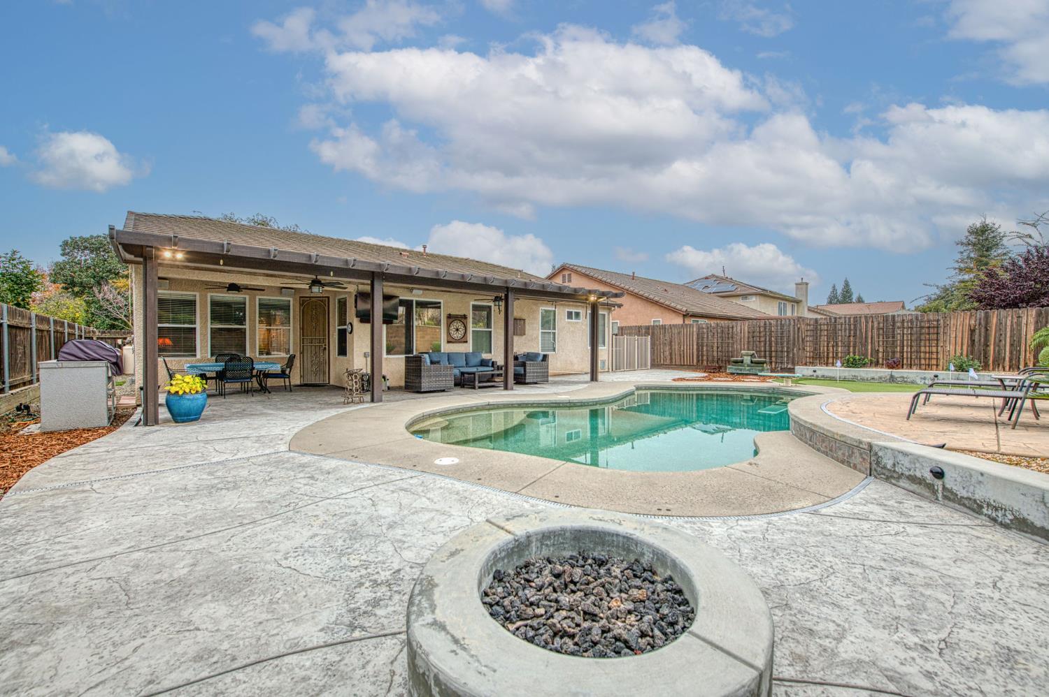 2741 Buckingham Ave, Clovis, CA 93611