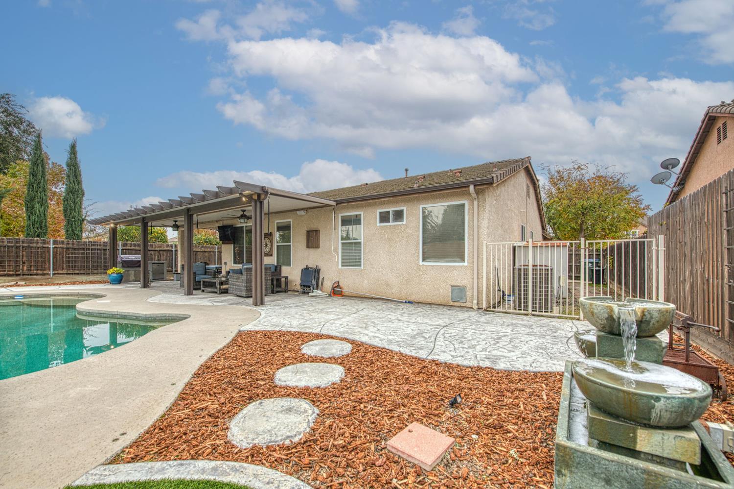 2741 Buckingham Ave, Clovis, CA 93611