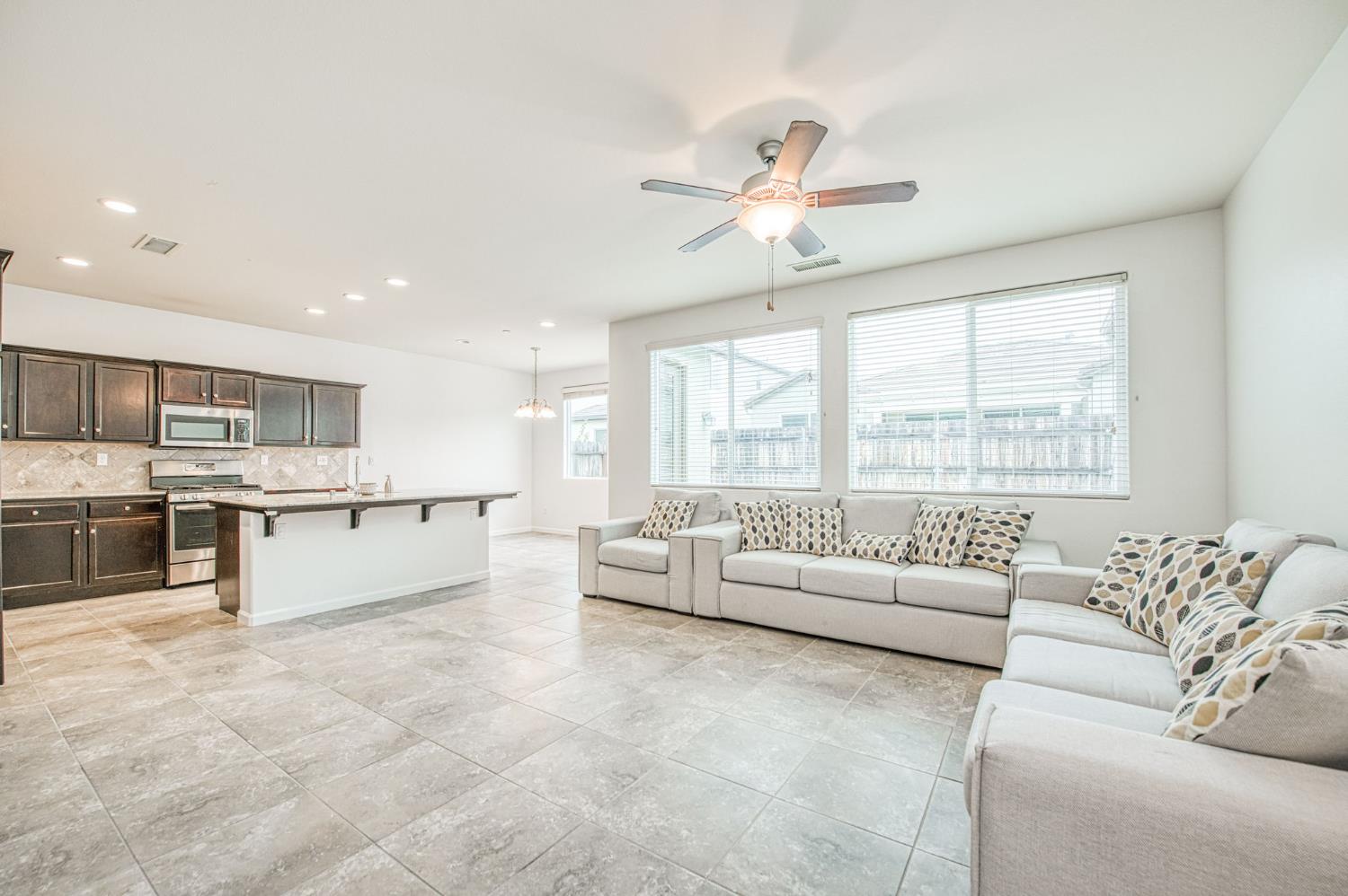 2143 Lombard Ln, Clovis, CA 93619