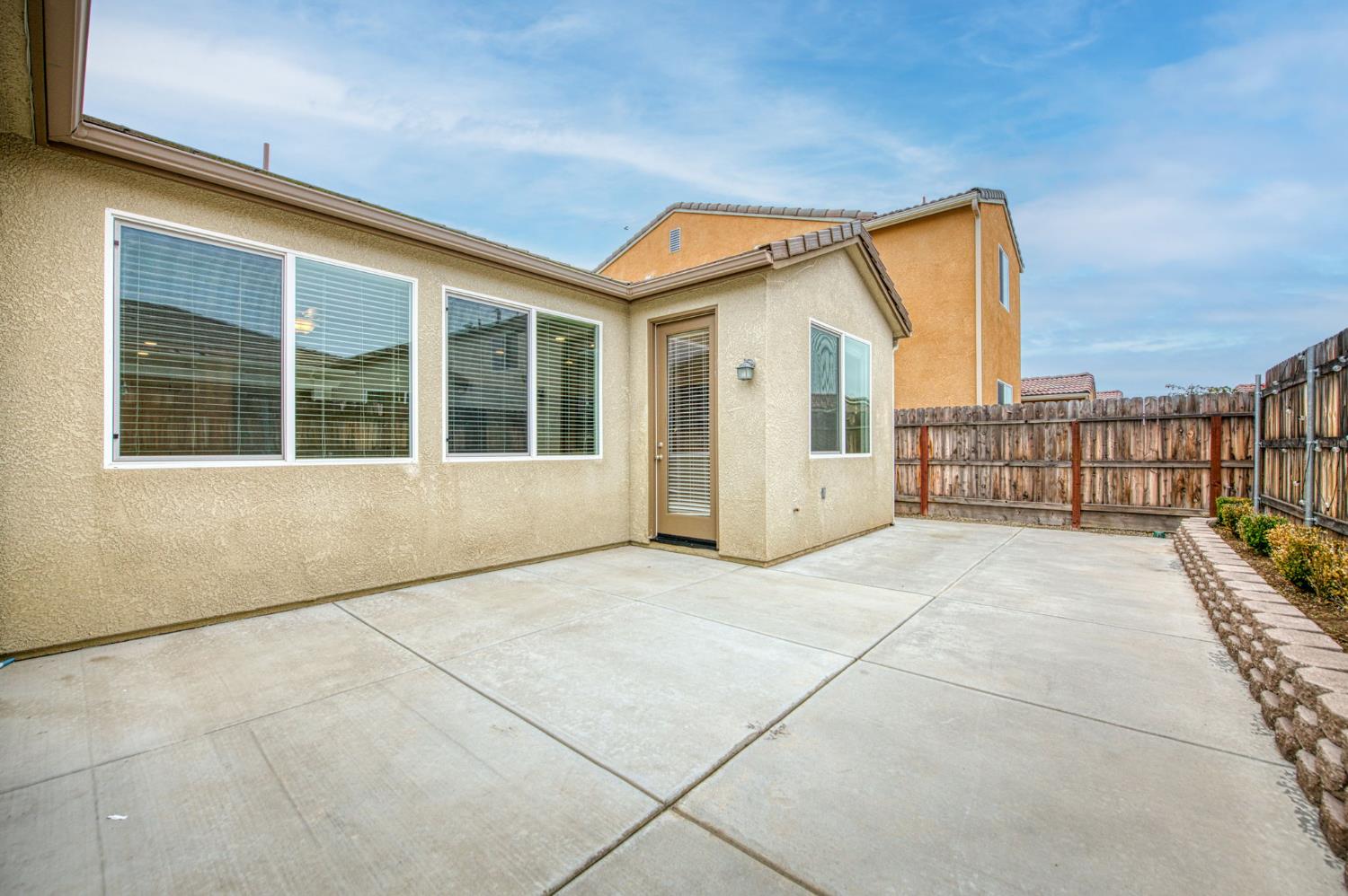 2143 Lombard Ln, Clovis, CA 93619