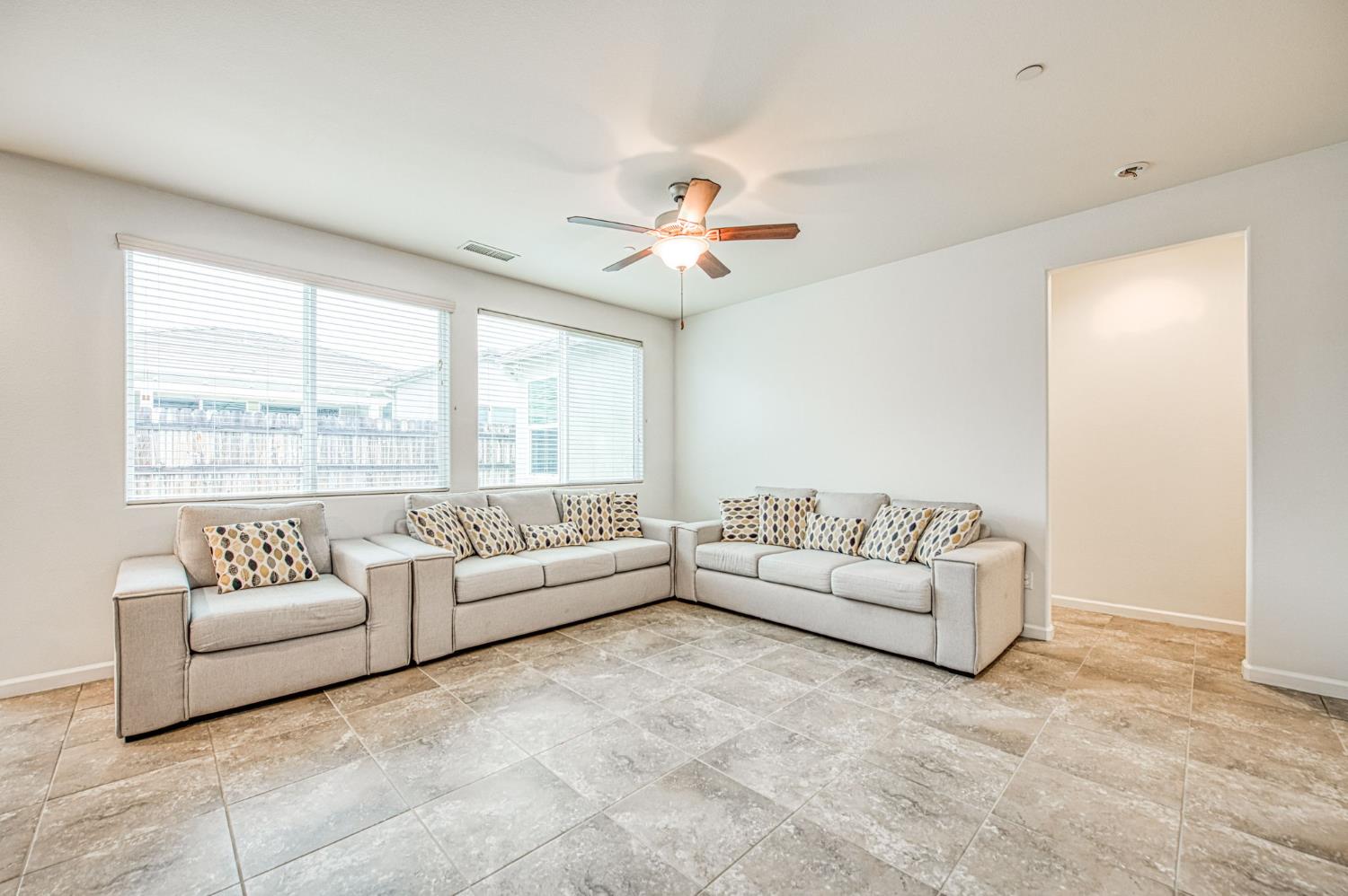 2143 Lombard Ln, Clovis, CA 93619