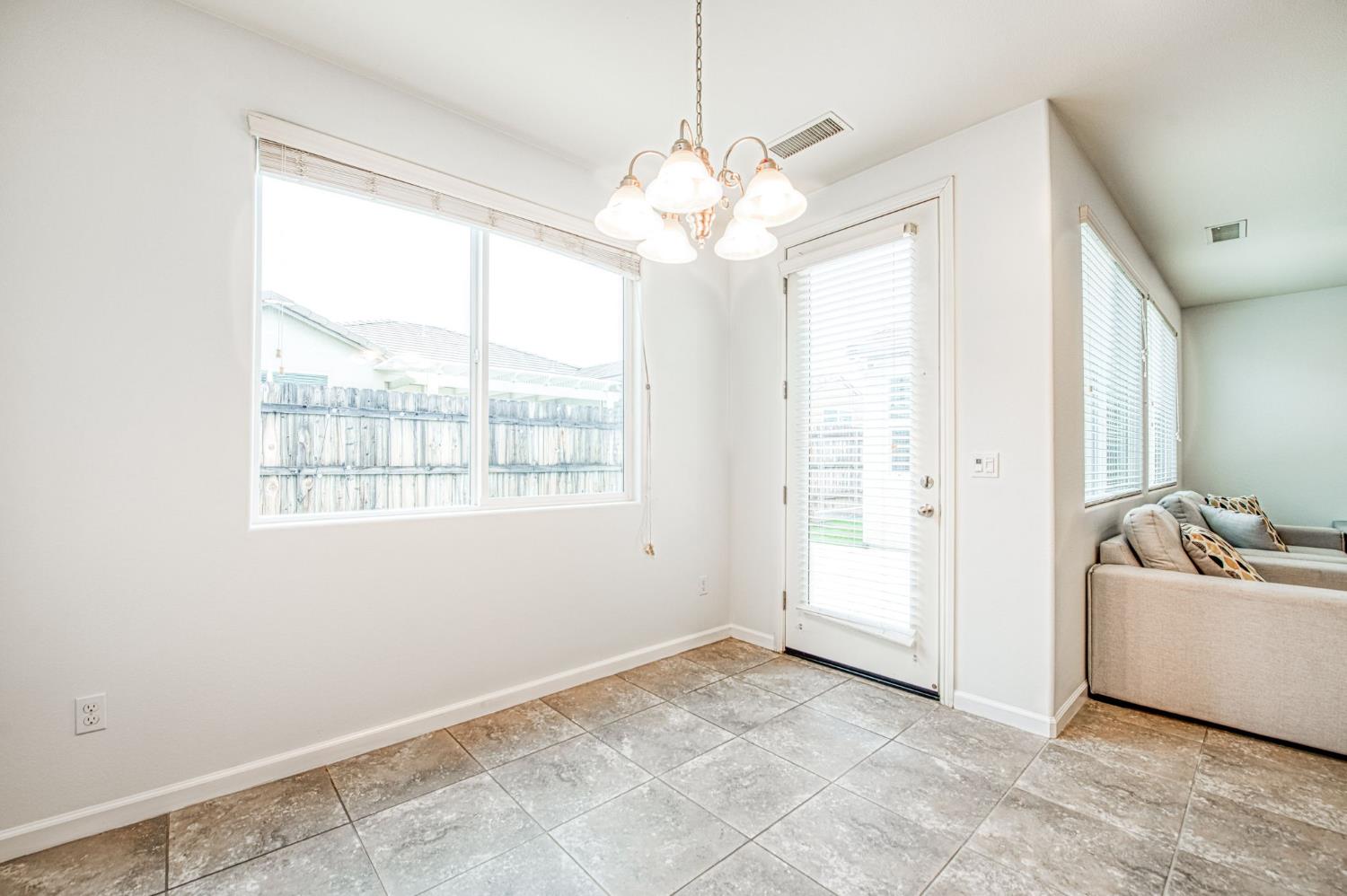 2143 Lombard Ln, Clovis, CA 93619