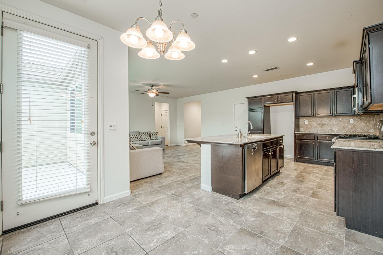 2143 Lombard Ln, Clovis, CA 93619