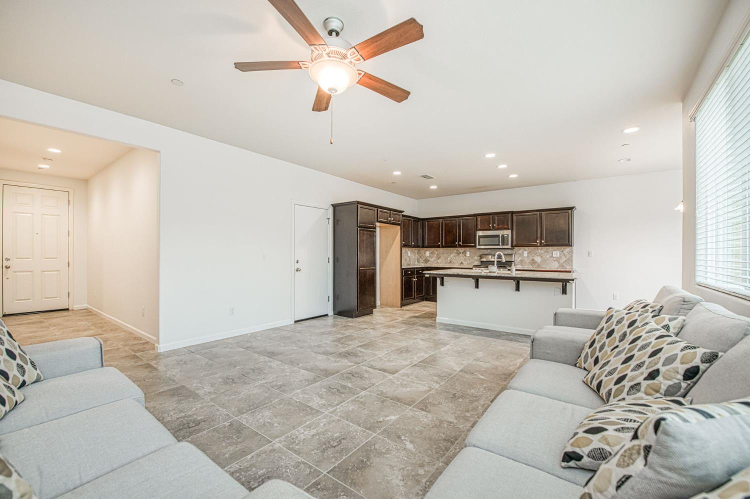 2143 Lombard Ln, Clovis, CA 93619