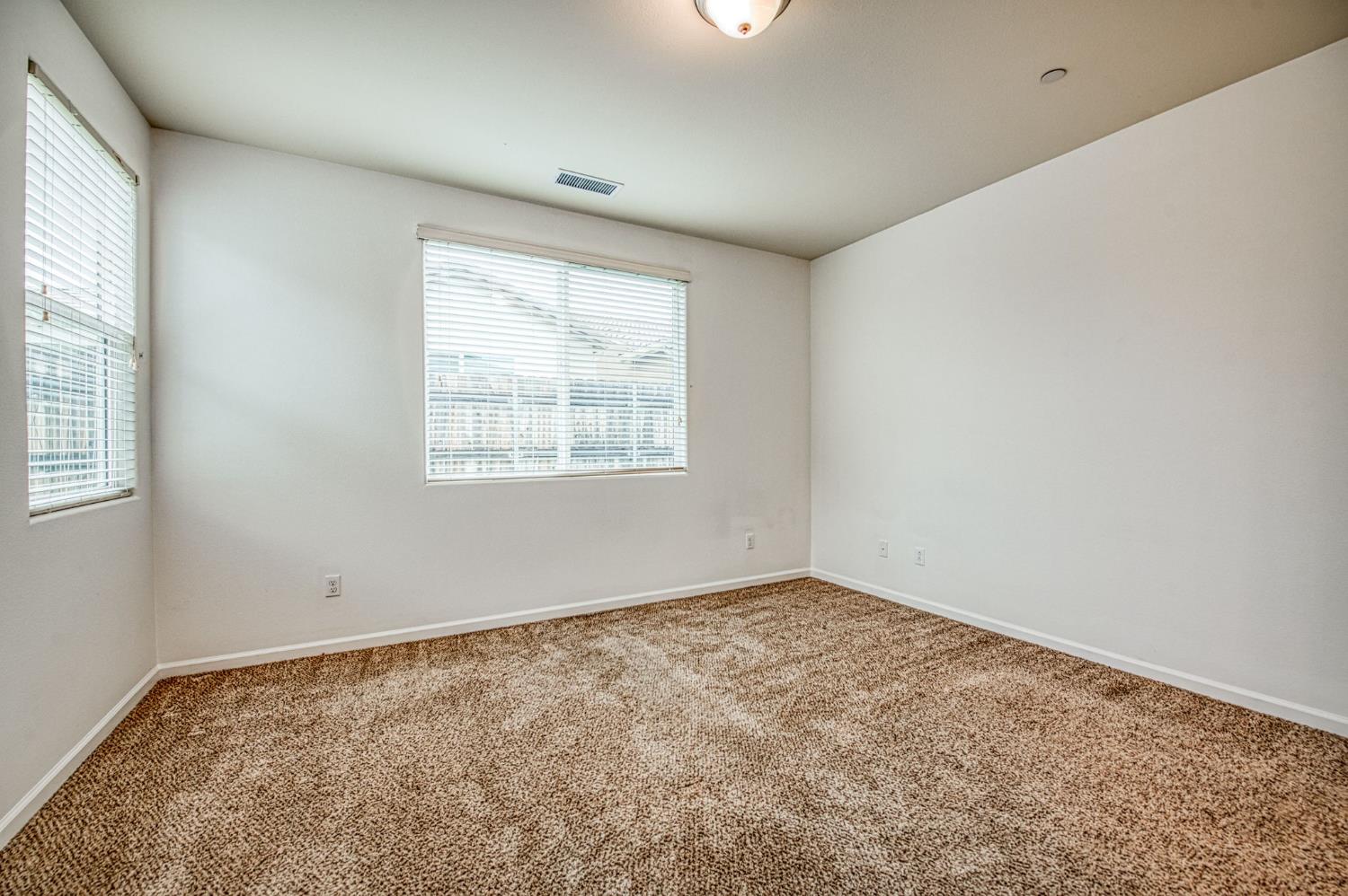 2143 Lombard Ln, Clovis, CA 93619