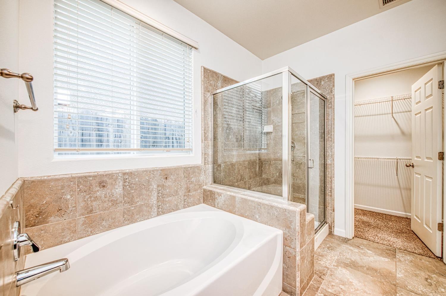 2143 Lombard Ln, Clovis, CA 93619