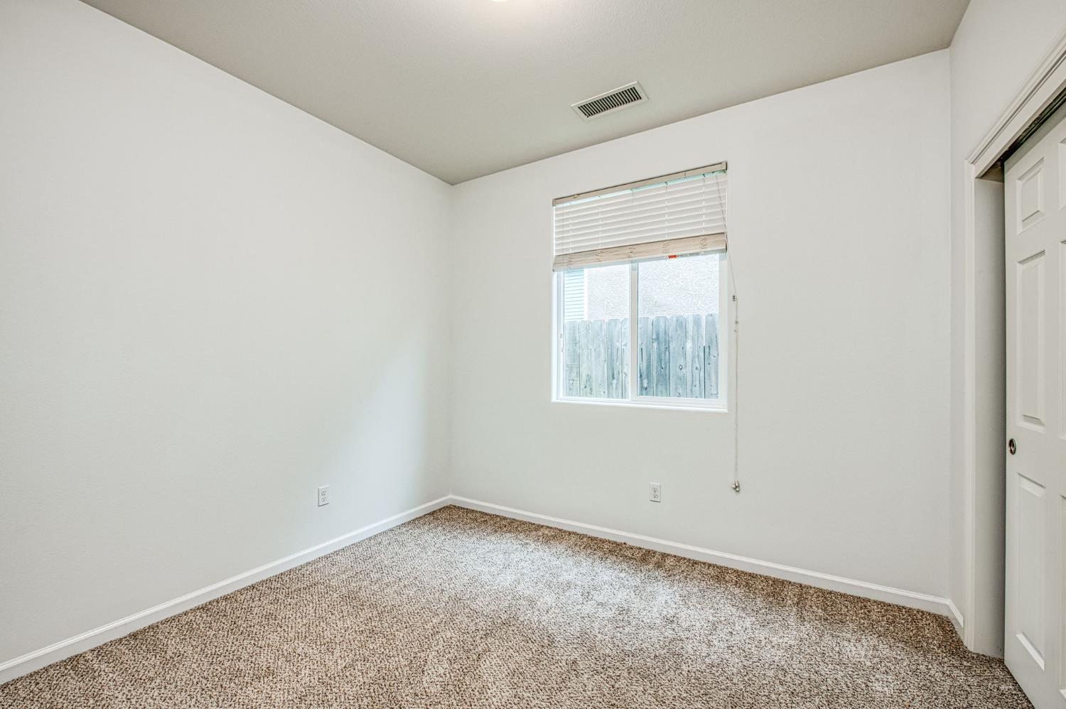 2143 Lombard Ln, Clovis, CA 93619