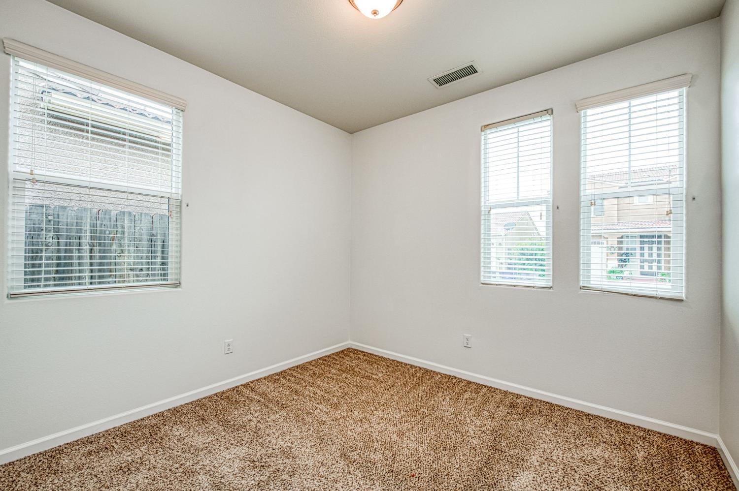 2143 Lombard Ln, Clovis, CA 93619