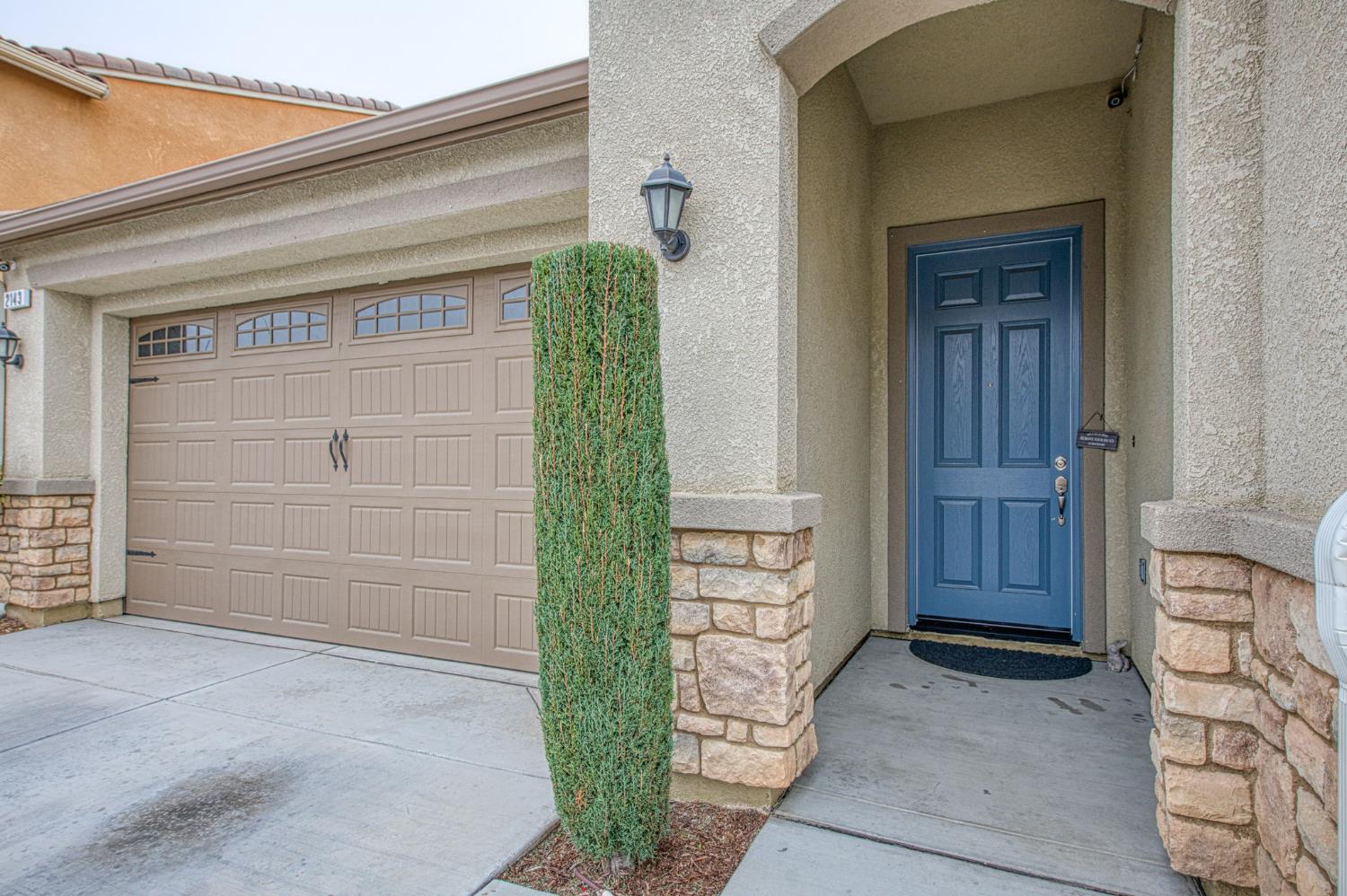 2143 Lombard Ln, Clovis, CA 93619