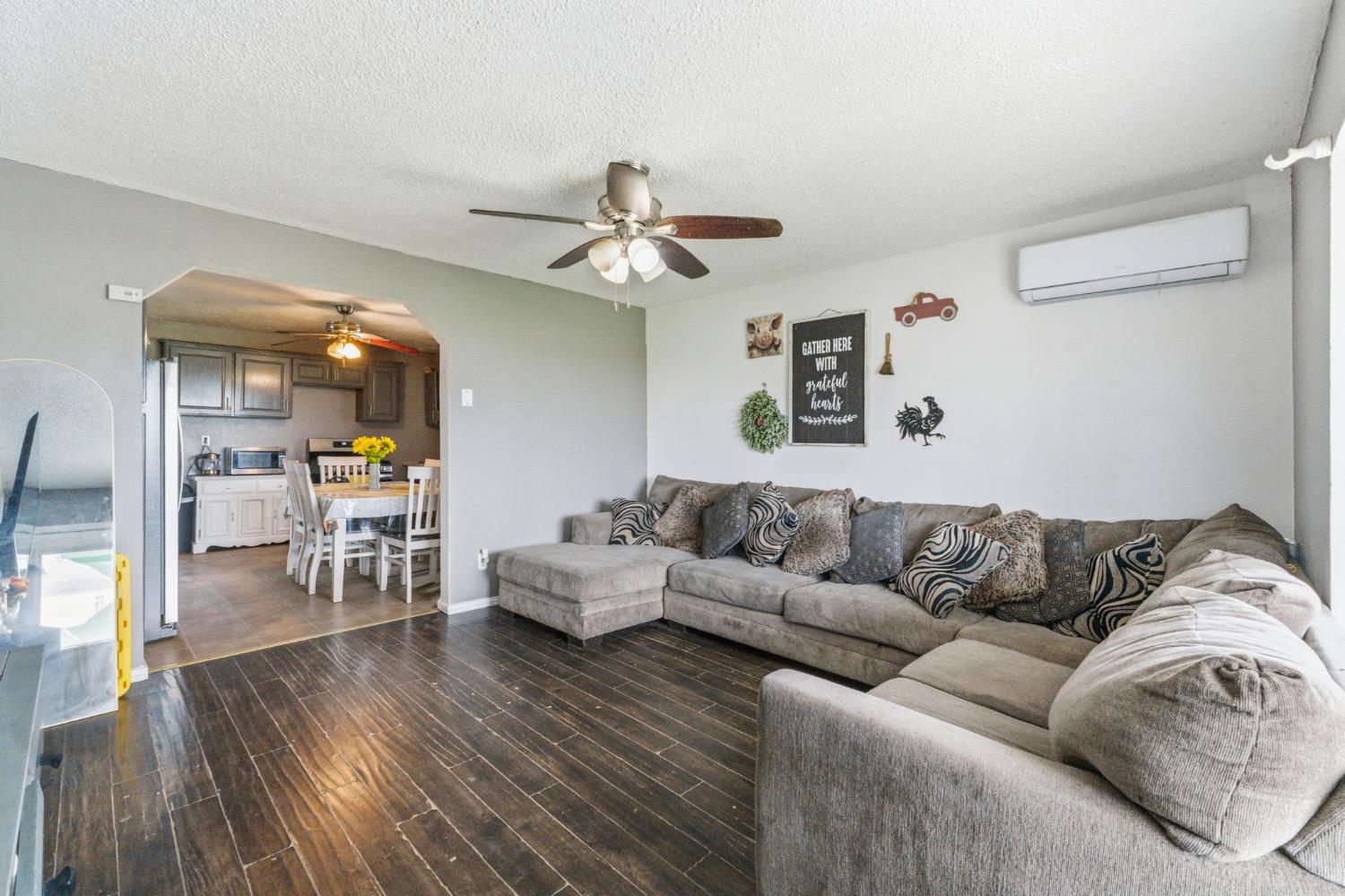 208 S Hughes Ave, Fresno, CA 93706