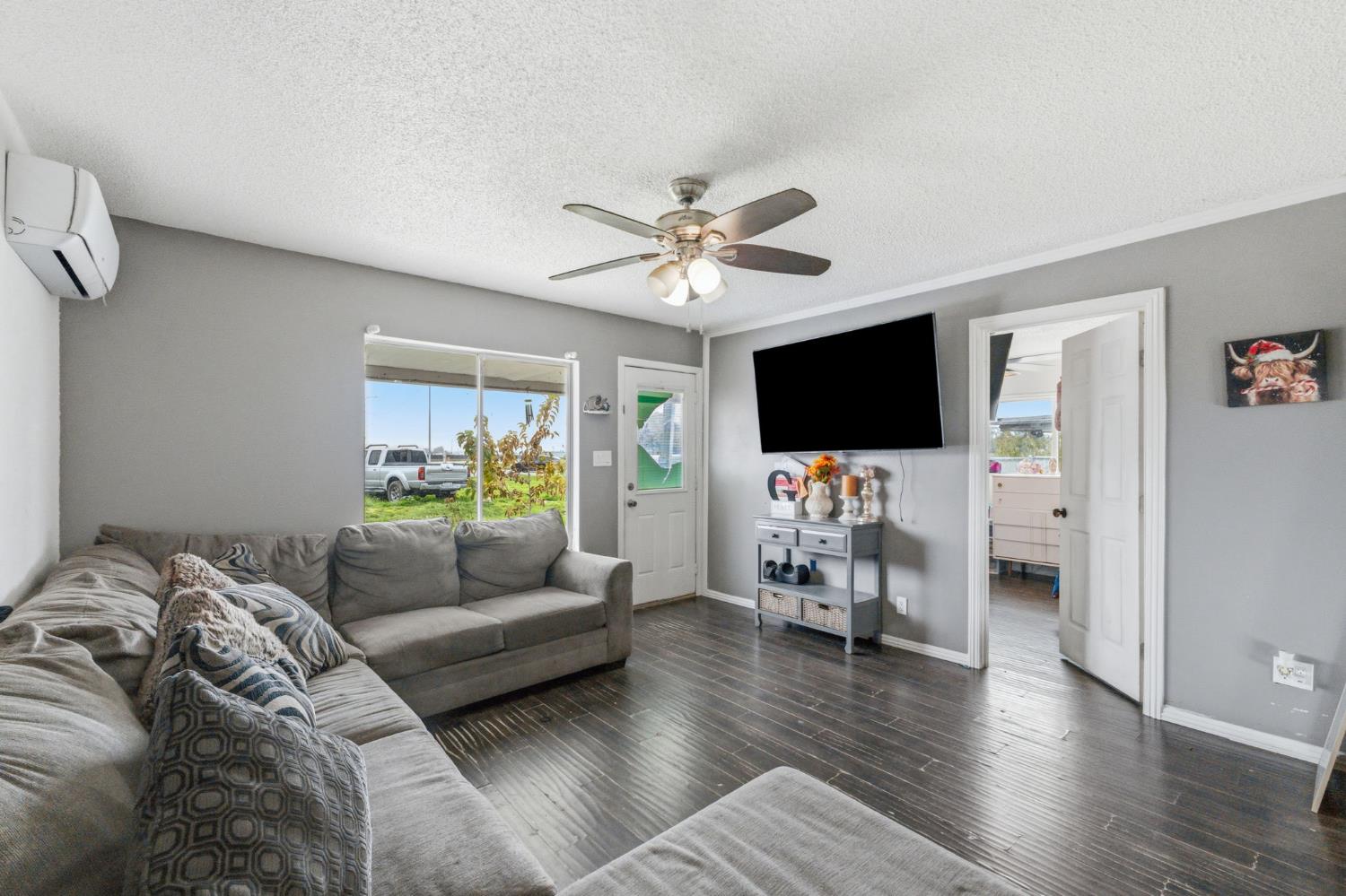 208 S Hughes Ave, Fresno, CA 93706