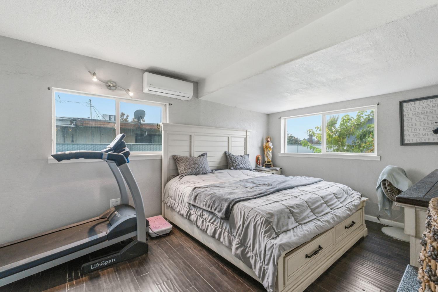 208 S Hughes Ave, Fresno, CA 93706