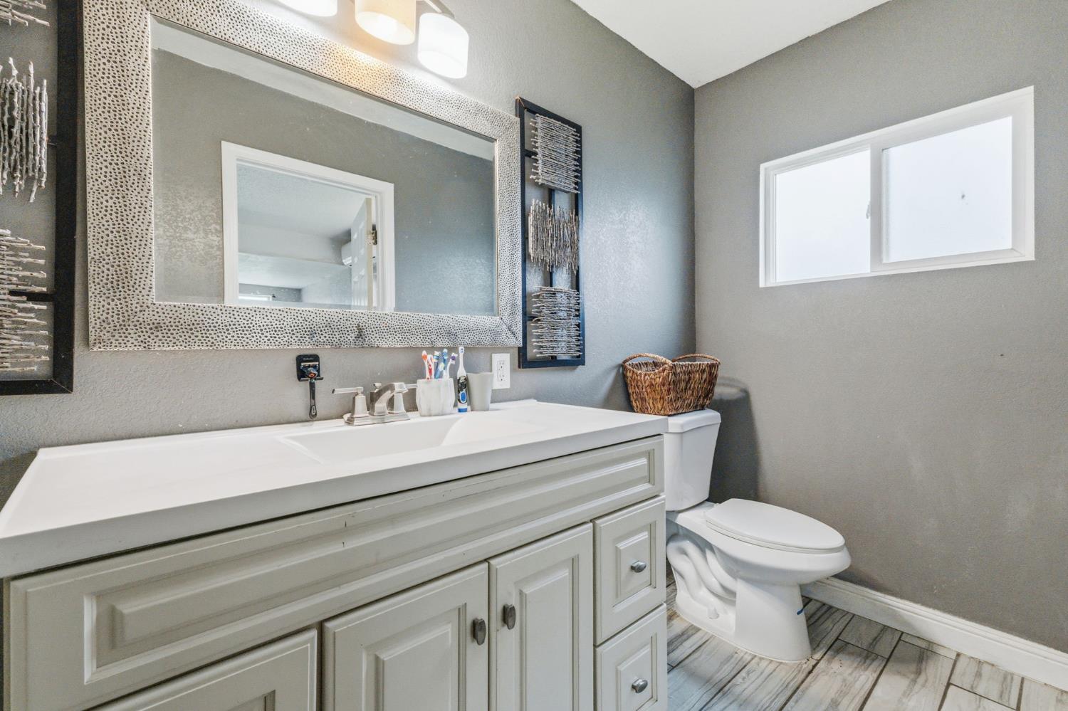 208 S Hughes Ave, Fresno, CA 93706