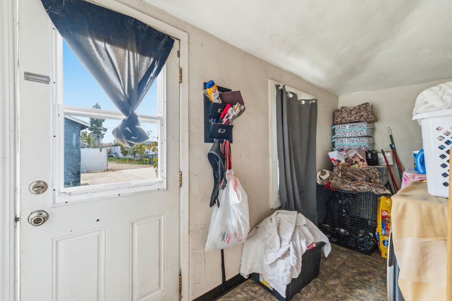 208 S Hughes Ave, Fresno, CA 93706