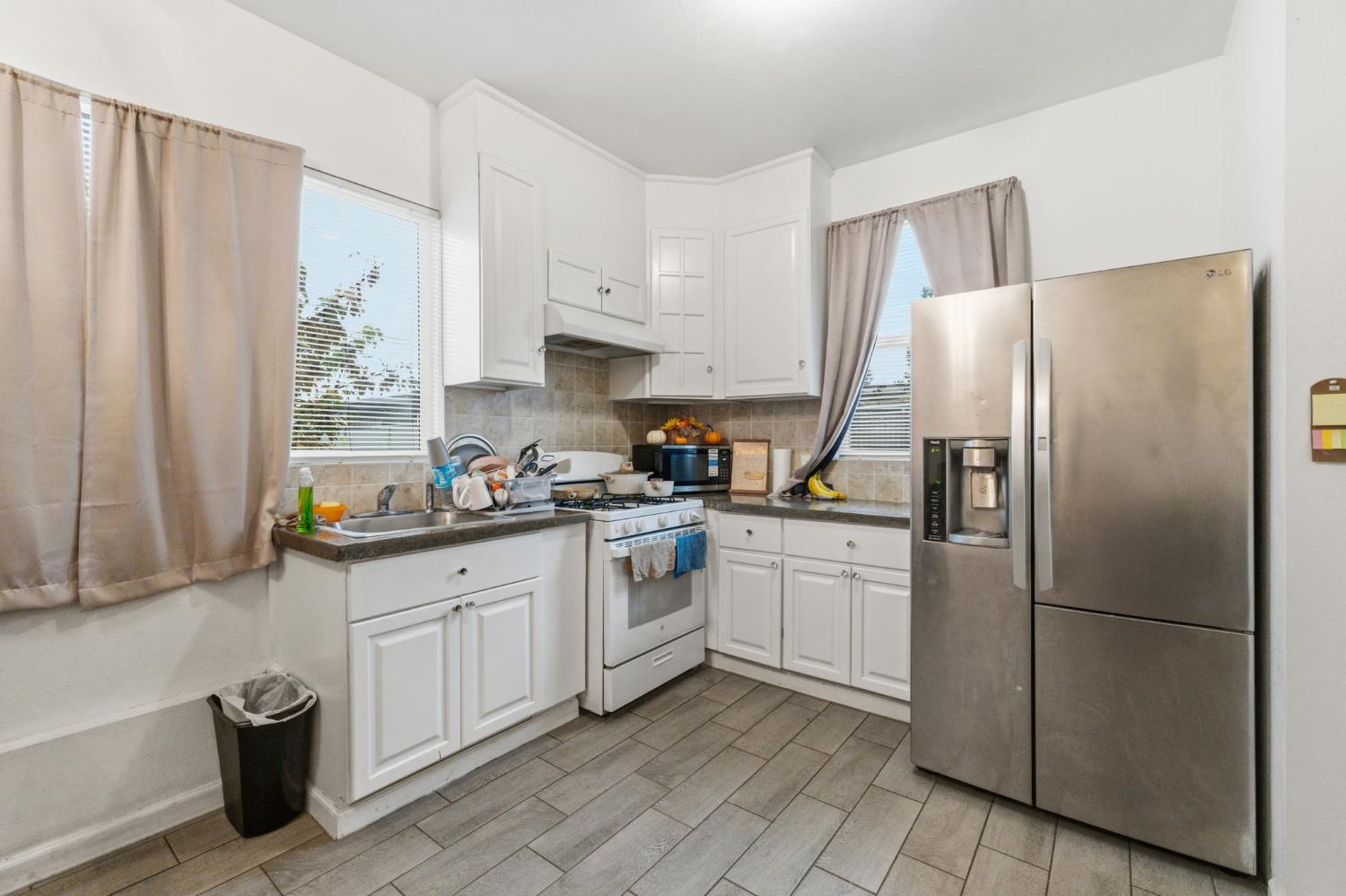 208 S Hughes Ave, Fresno, CA 93706