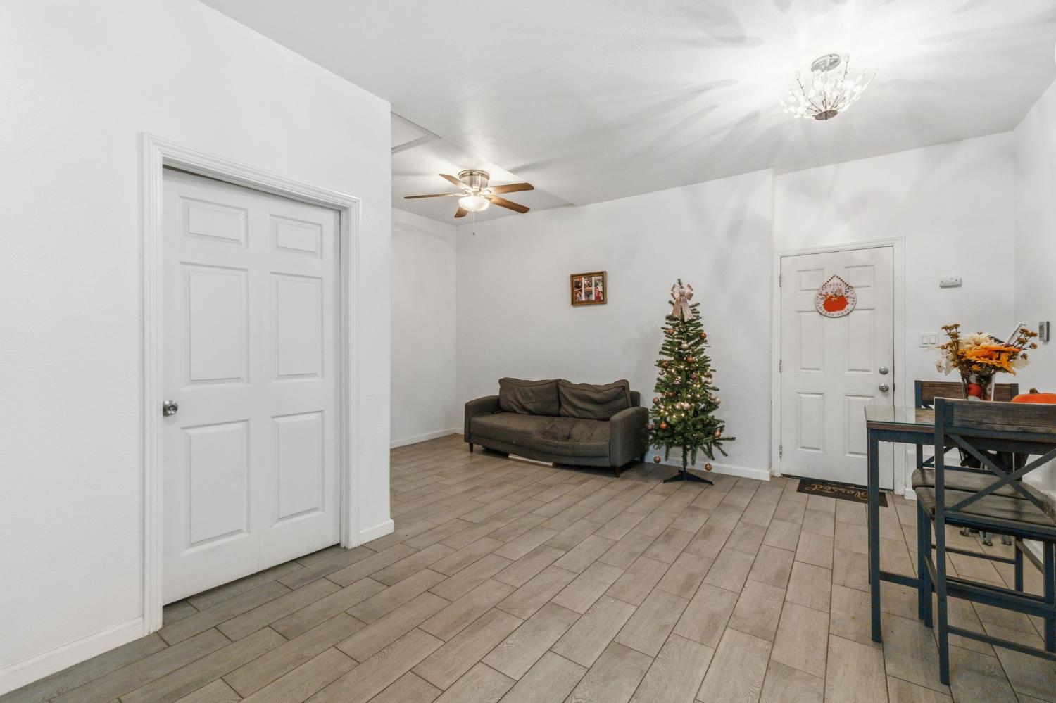 208 S Hughes Ave, Fresno, CA 93706