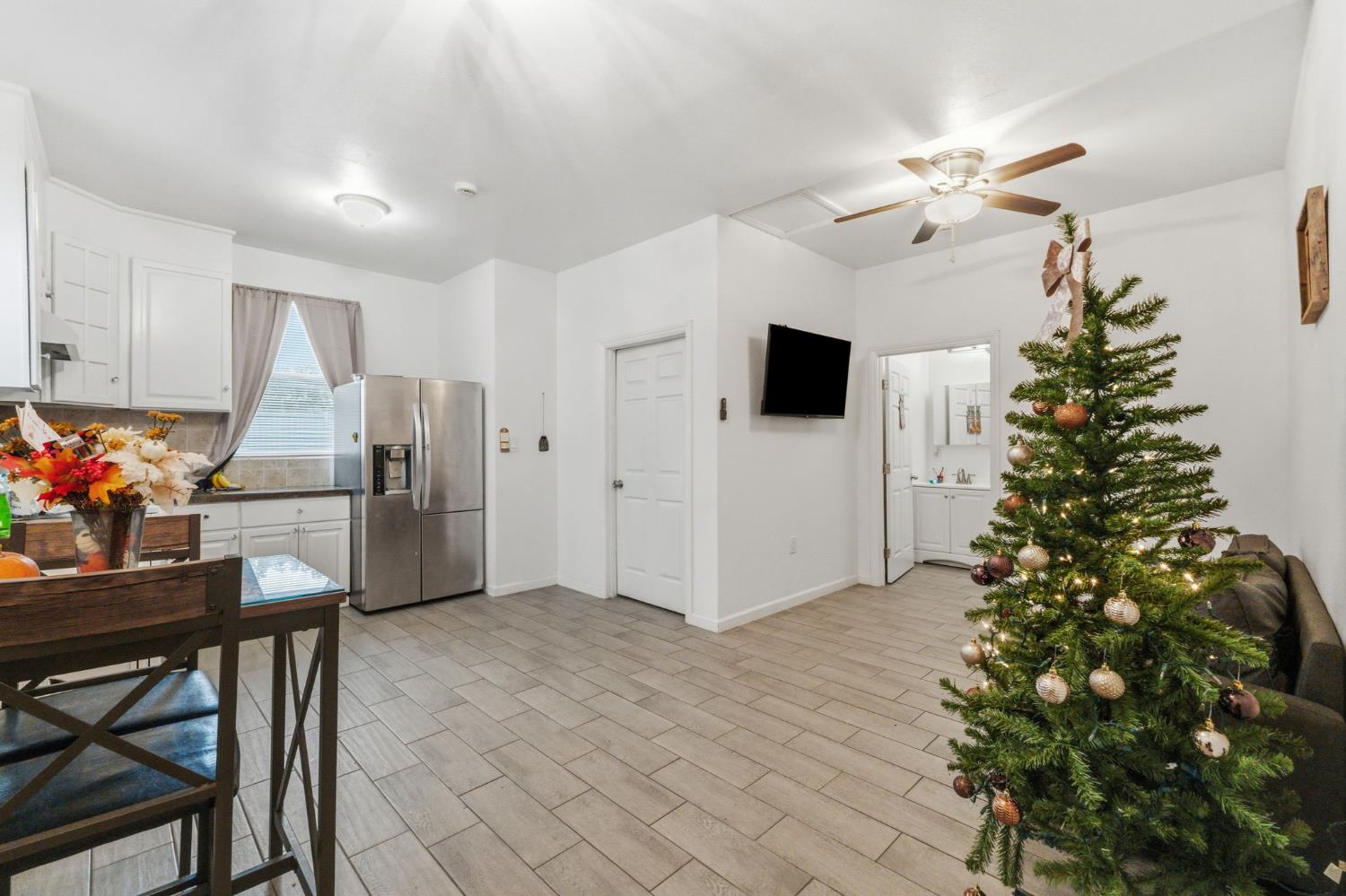 208 S Hughes Ave, Fresno, CA 93706