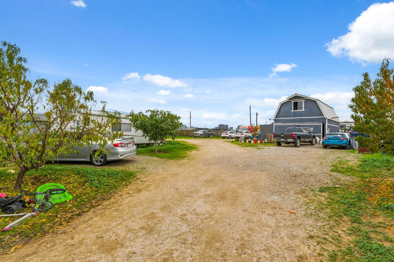 208 S Hughes Ave, Fresno, CA 93706