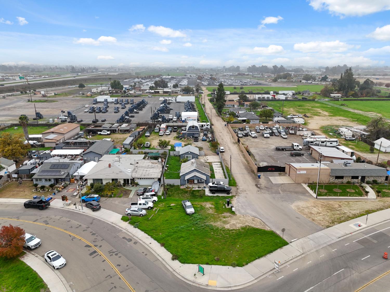 208 S Hughes Ave, Fresno, CA 93706