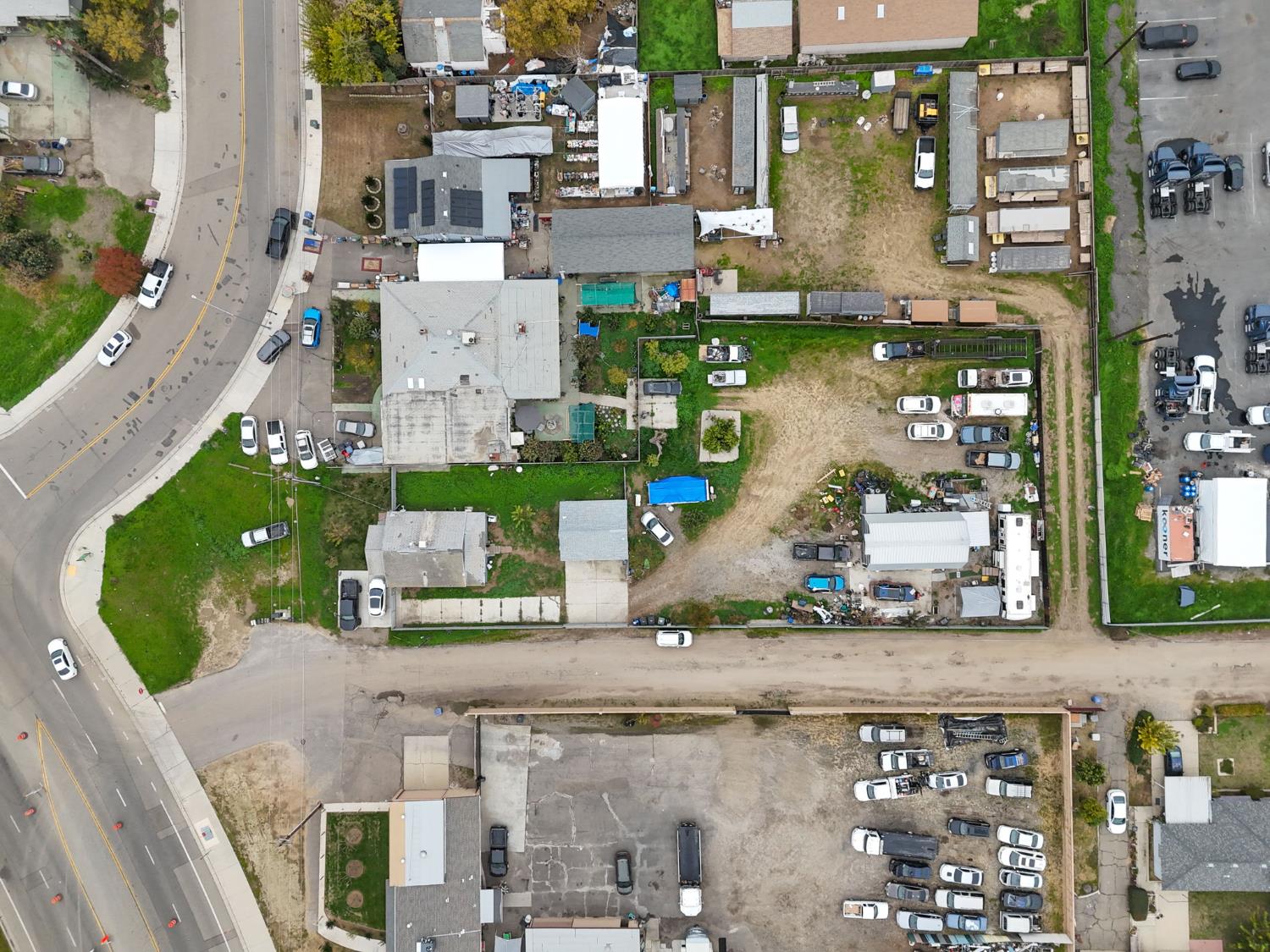 208 S Hughes Ave, Fresno, CA 93706