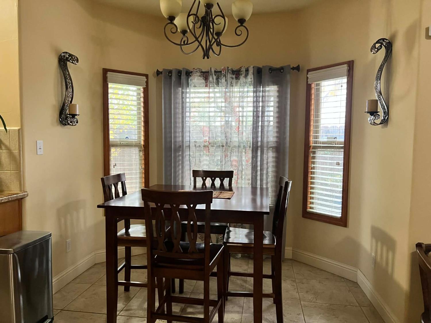 5445 N Salinas Ave, Fresno, CA 93722