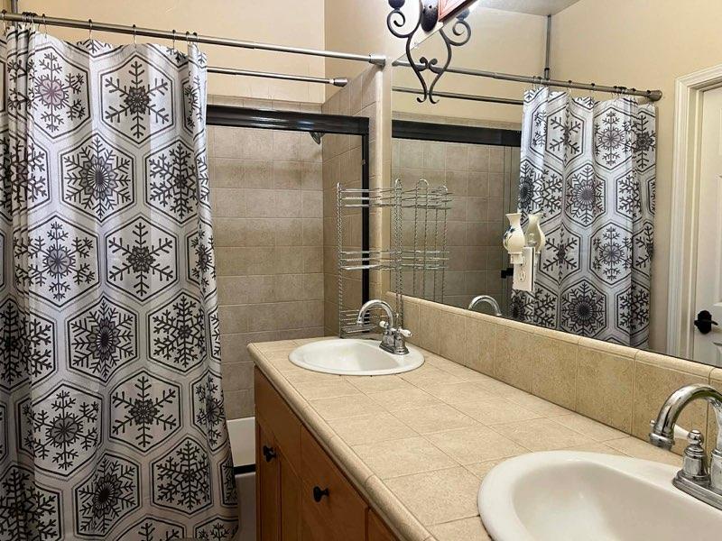 5445 N Salinas Ave, Fresno, CA 93722