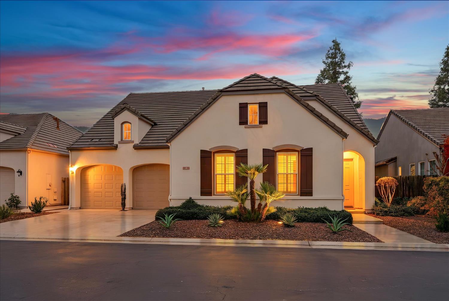 54 W Everglade Ave, Clovis, CA 93619