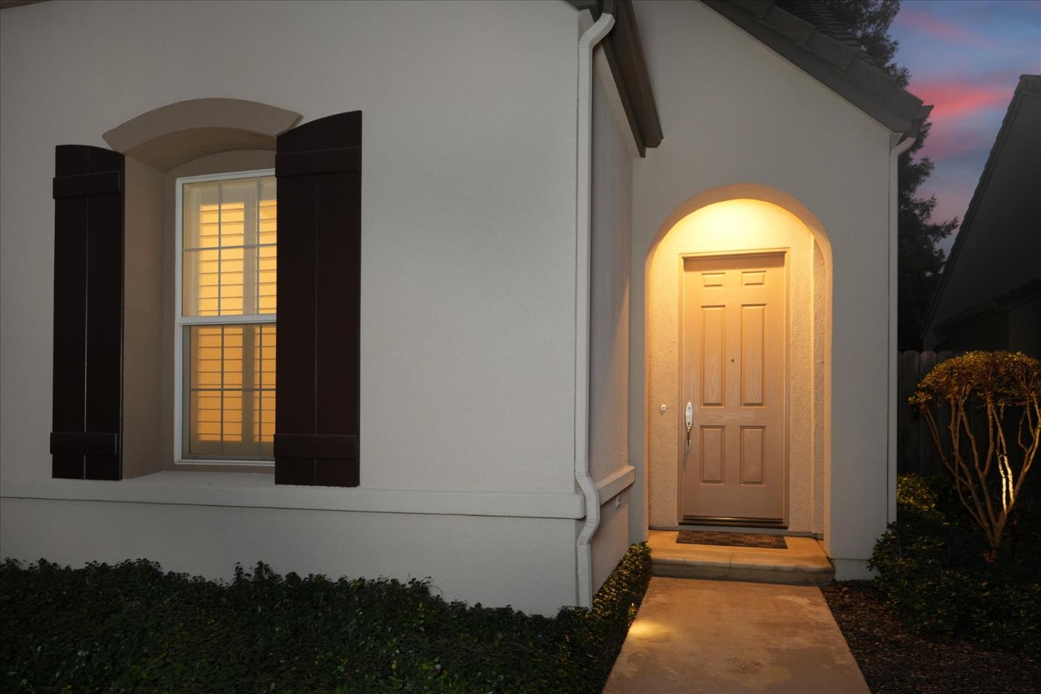 54 W Everglade Ave, Clovis, CA 93619