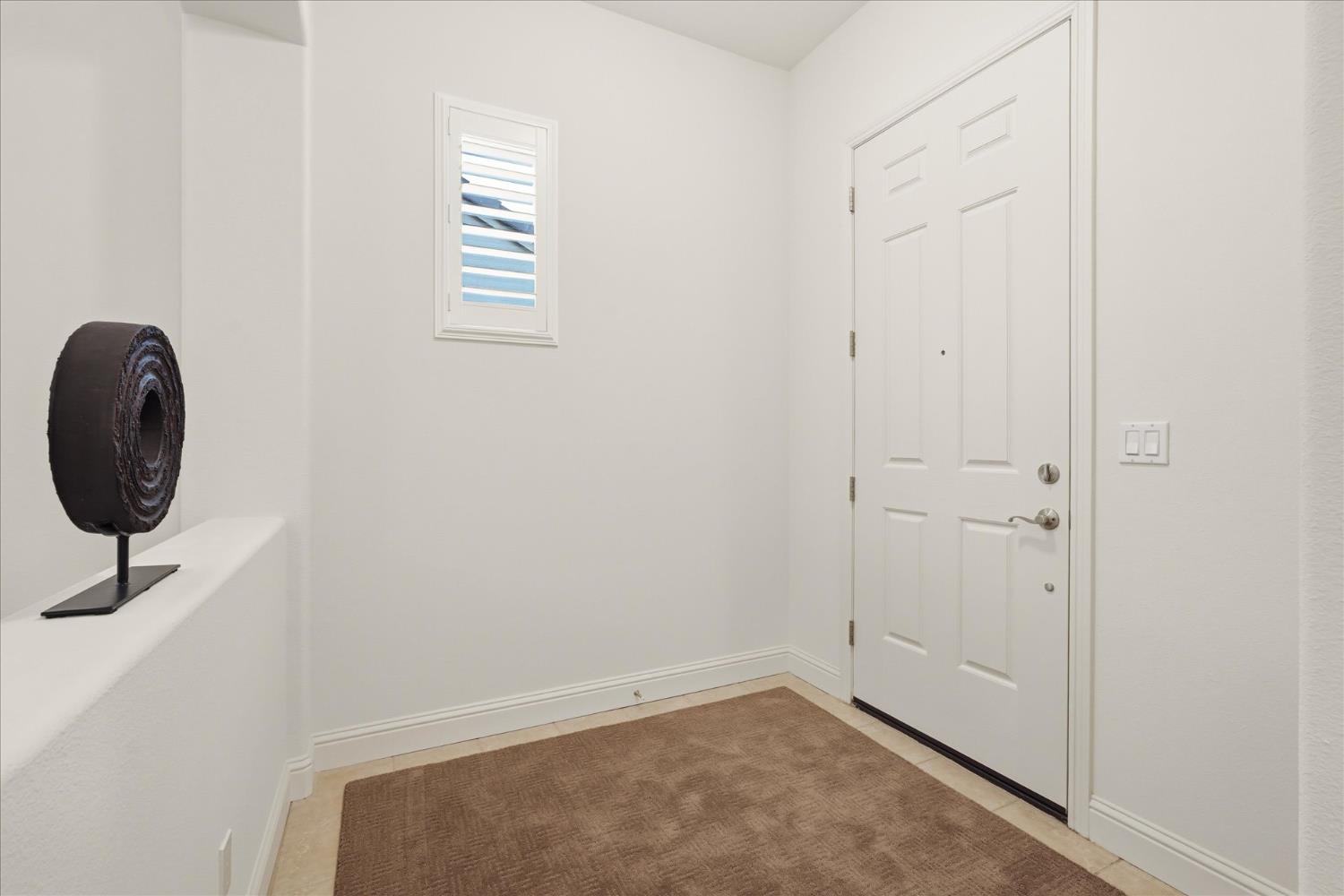 54 W Everglade Ave, Clovis, CA 93619