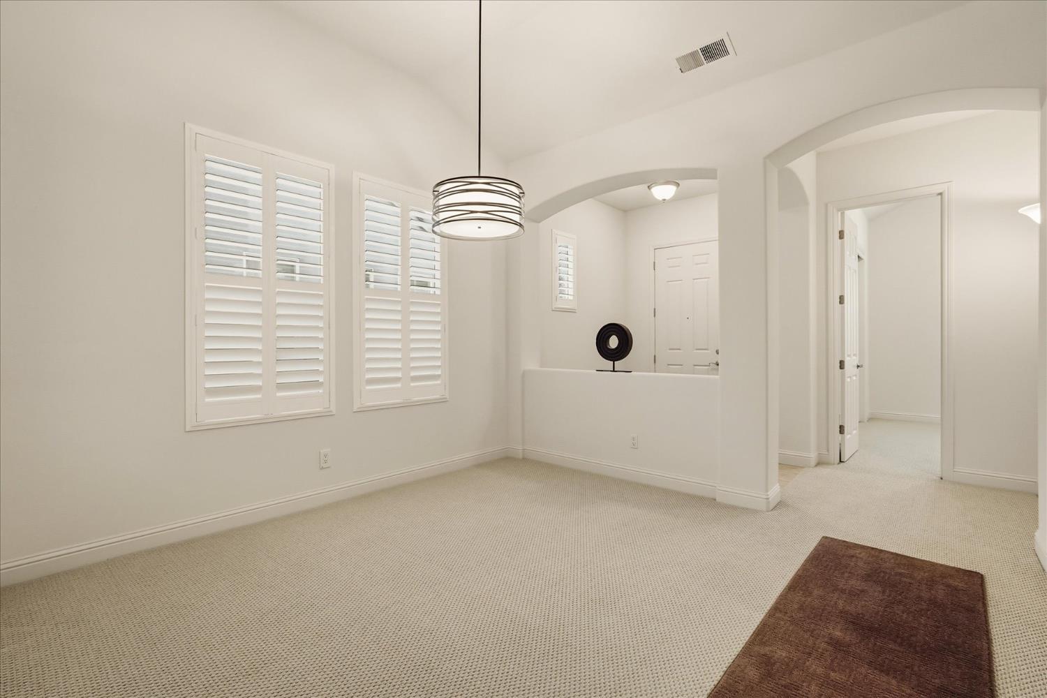 54 W Everglade Ave, Clovis, CA 93619