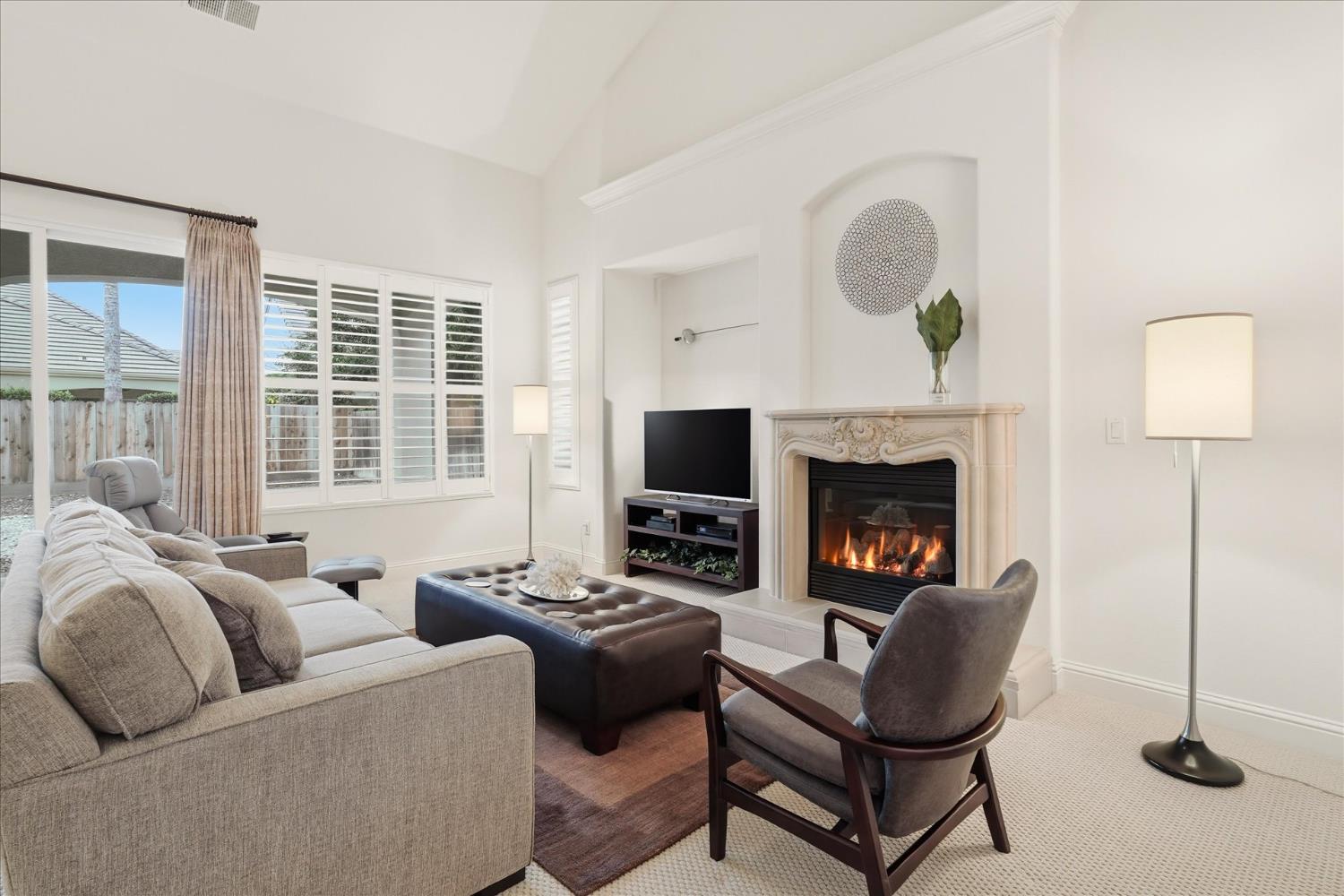 54 W Everglade Ave, Clovis, CA 93619