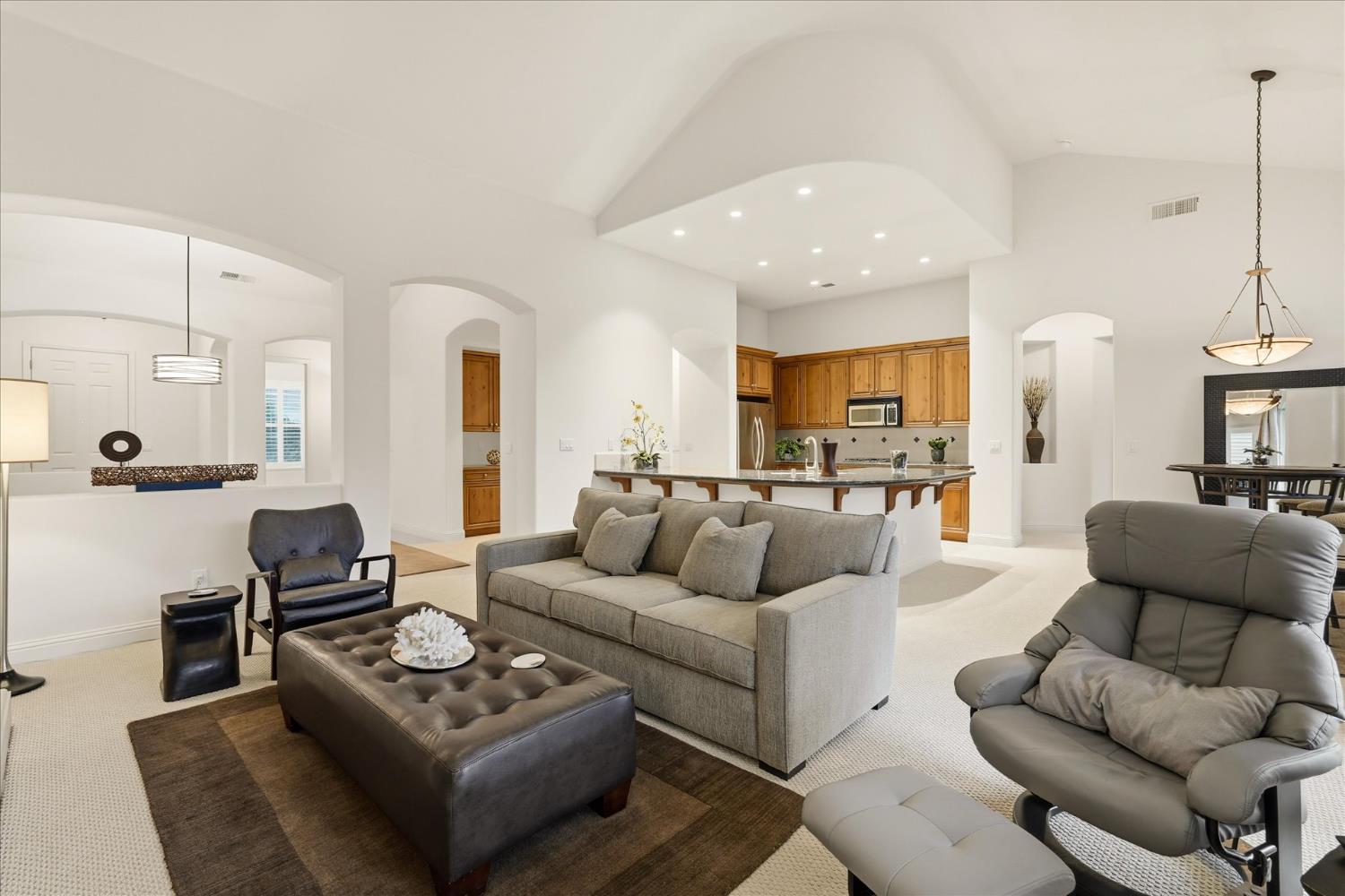 54 W Everglade Ave, Clovis, CA 93619