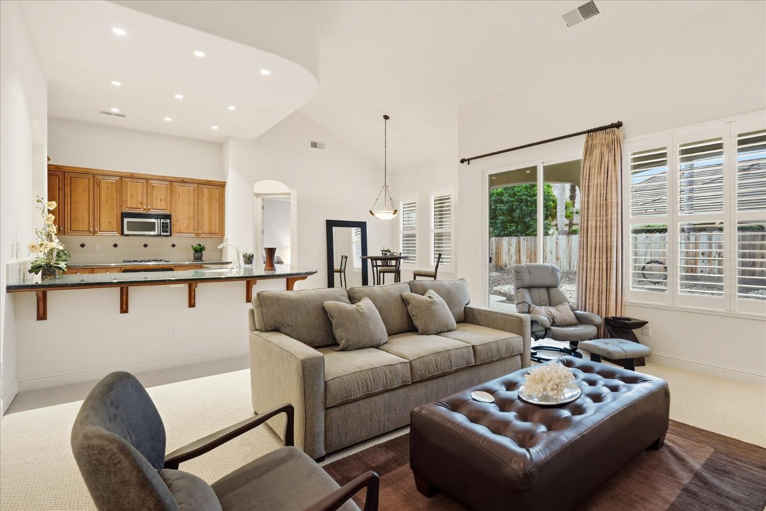 54 W Everglade Ave, Clovis, CA 93619