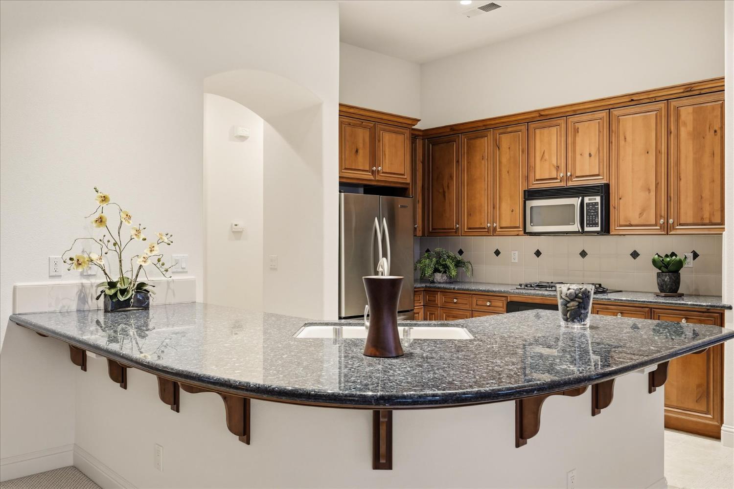 54 W Everglade Ave, Clovis, CA 93619