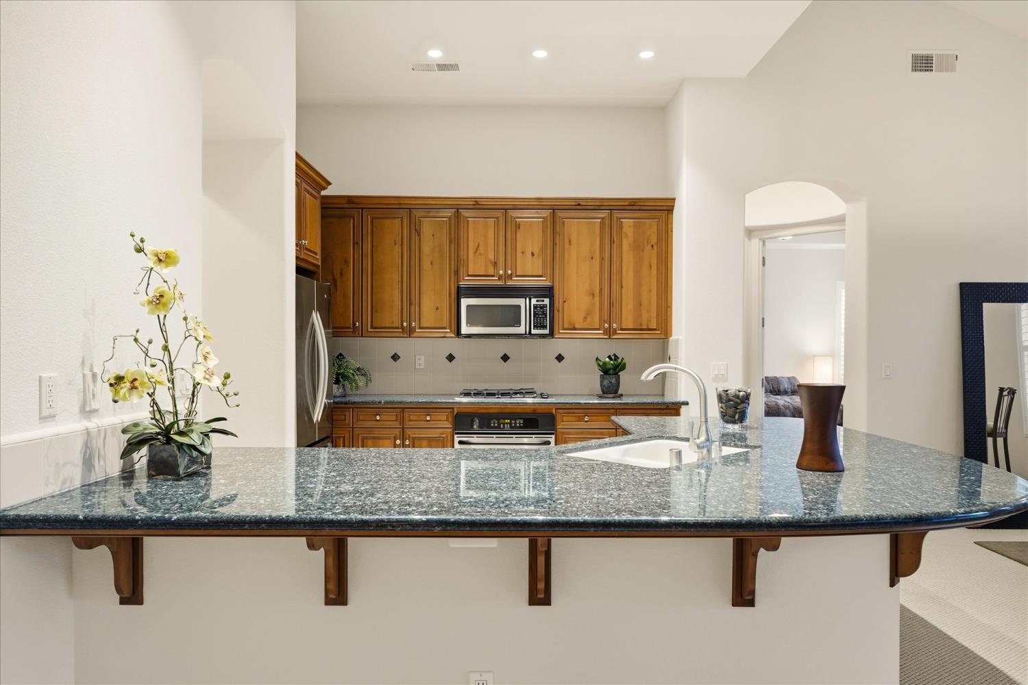 54 W Everglade Ave, Clovis, CA 93619