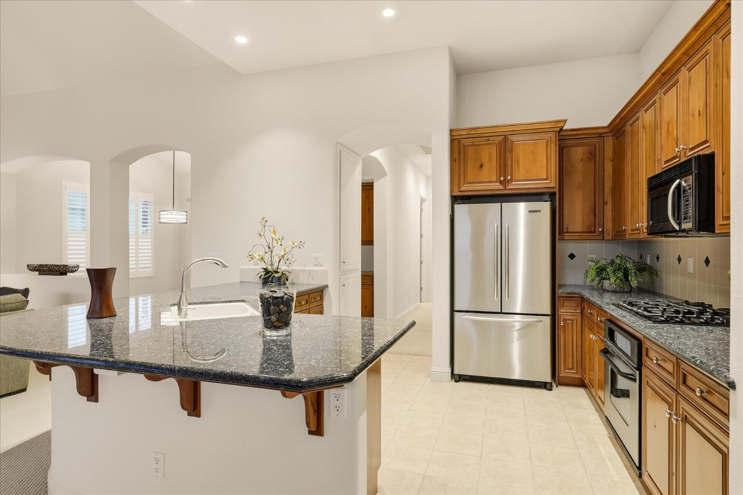 54 W Everglade Ave, Clovis, CA 93619