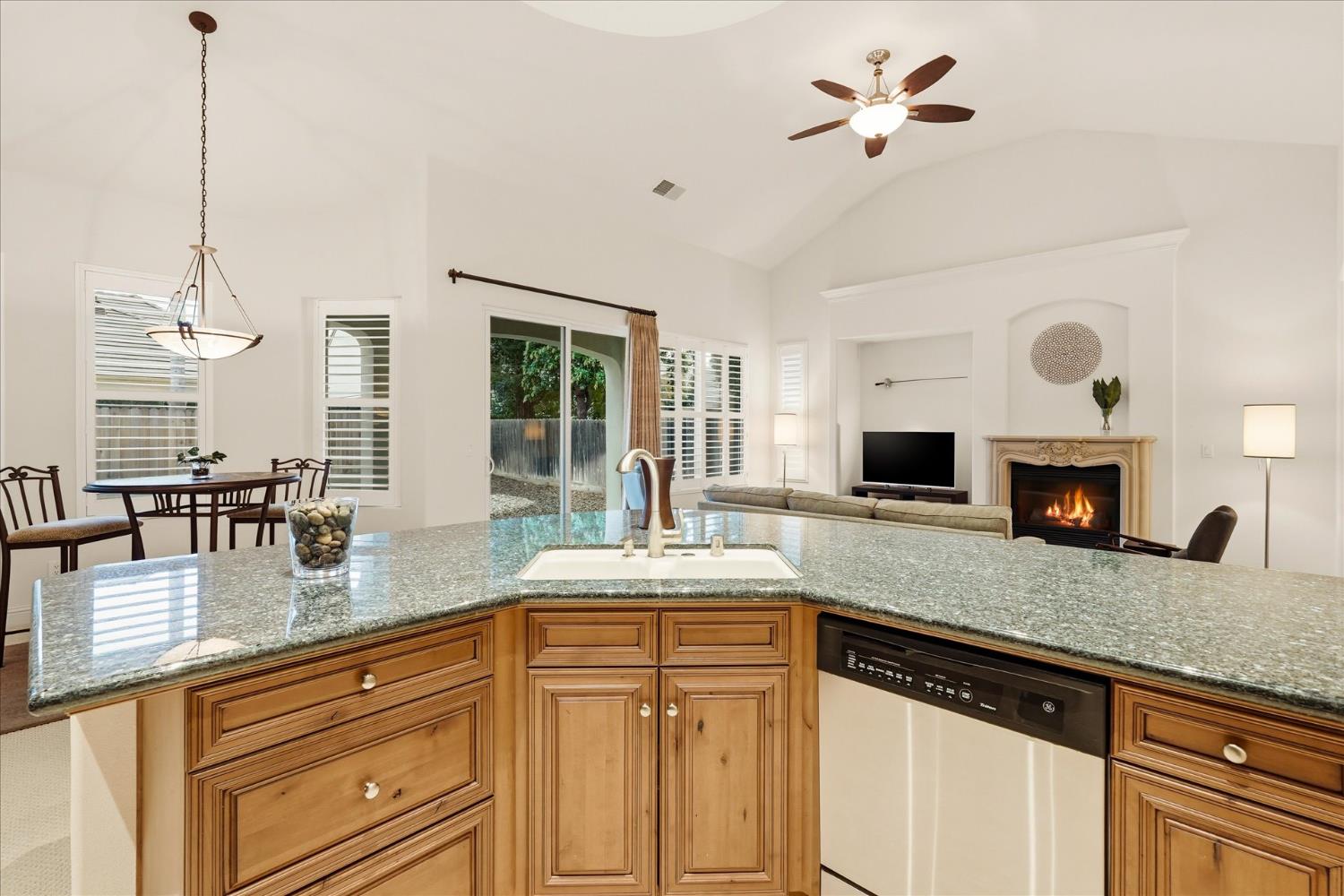 54 W Everglade Ave, Clovis, CA 93619