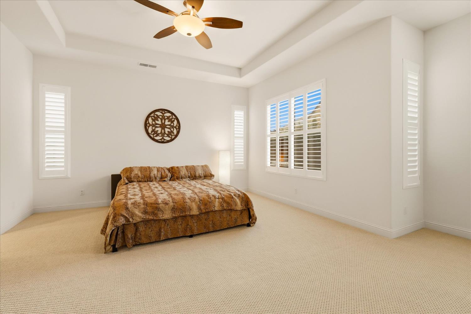 54 W Everglade Ave, Clovis, CA 93619