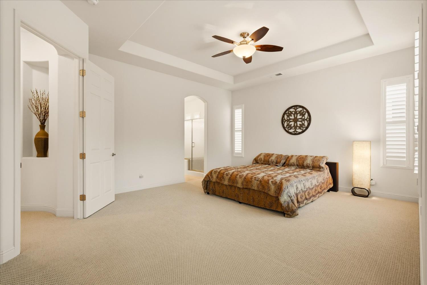 54 W Everglade Ave, Clovis, CA 93619