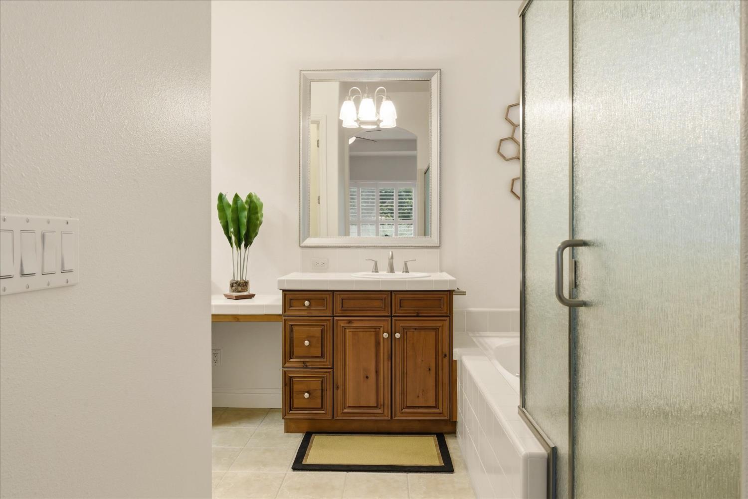 54 W Everglade Ave, Clovis, CA 93619