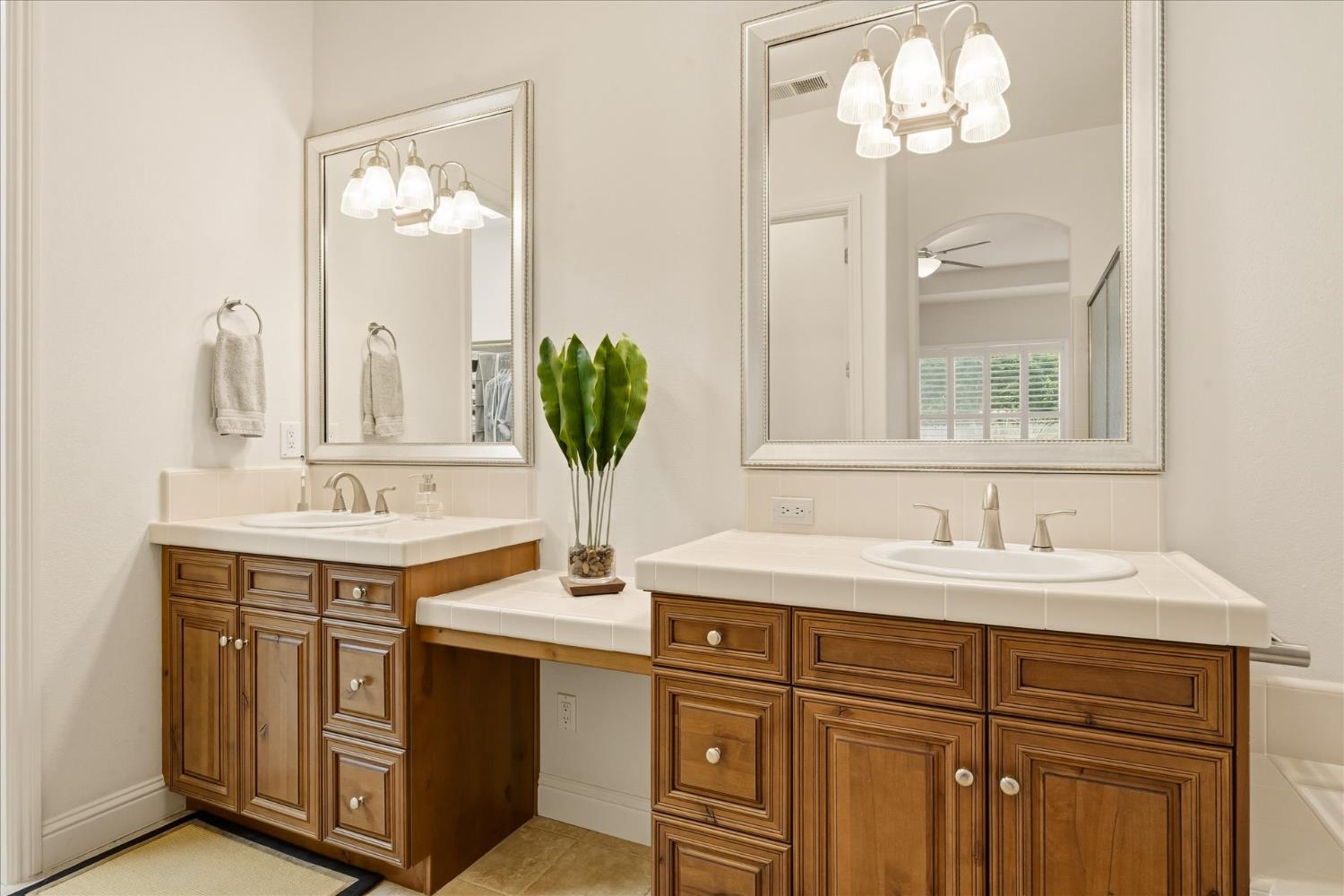 54 W Everglade Ave, Clovis, CA 93619