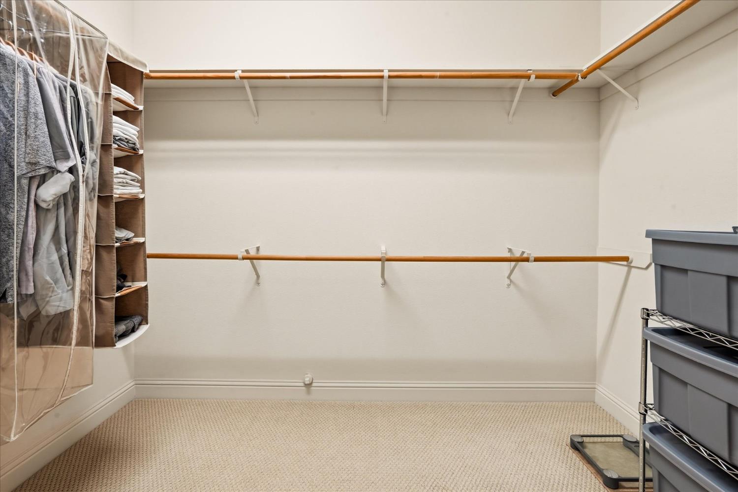 54 W Everglade Ave, Clovis, CA 93619