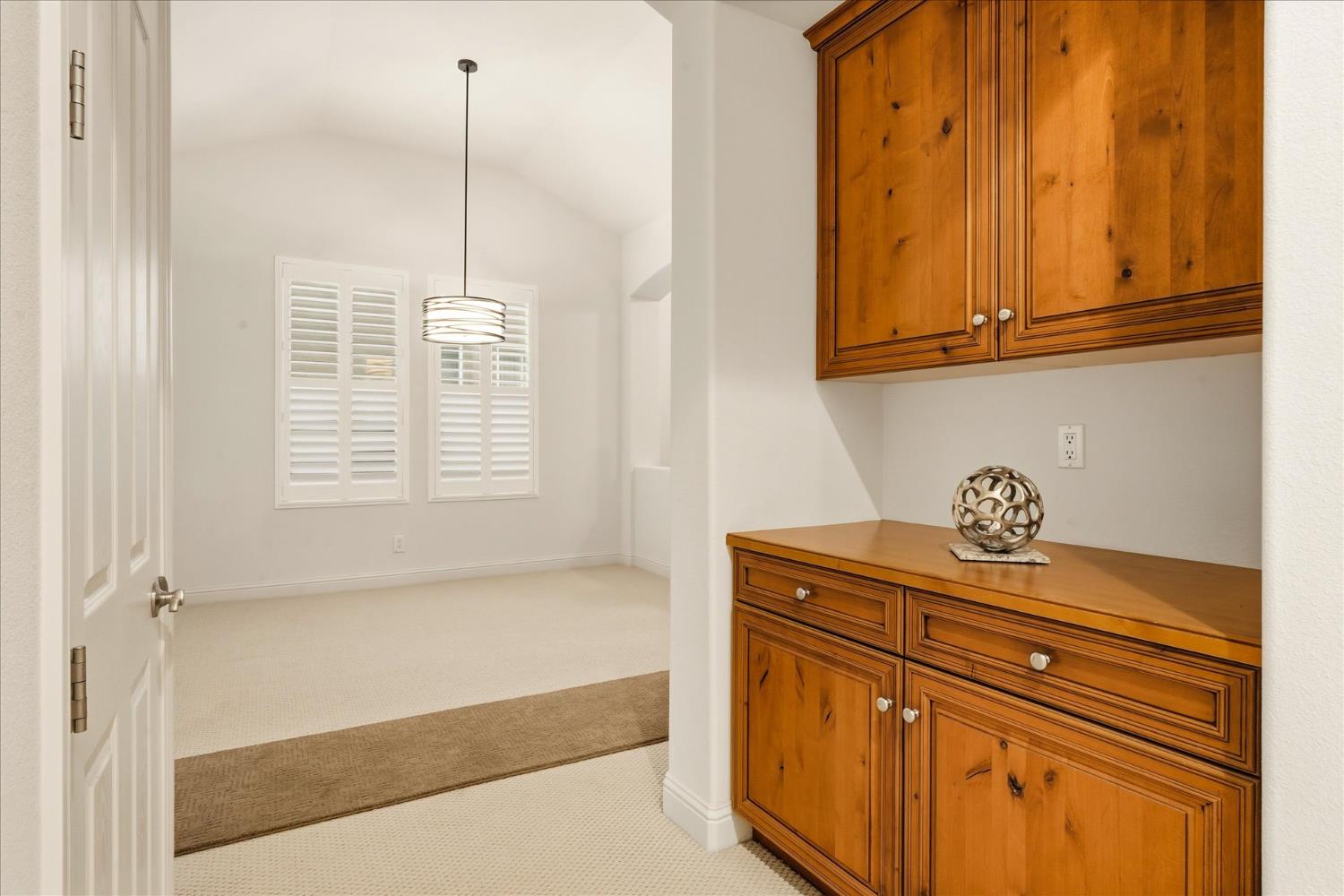 54 W Everglade Ave, Clovis, CA 93619