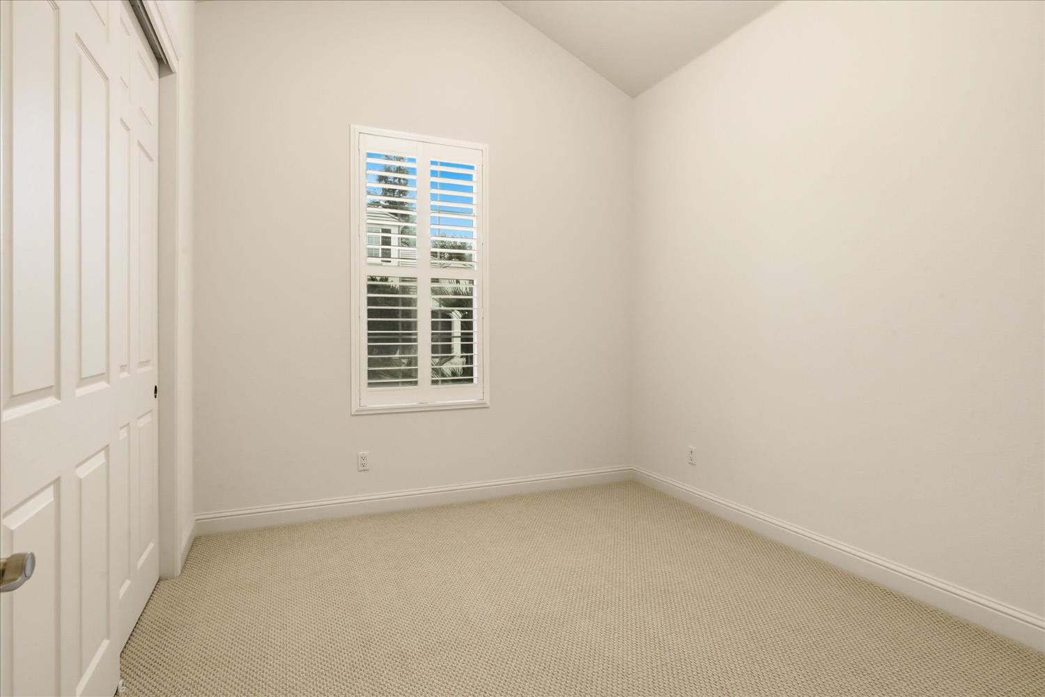 54 W Everglade Ave, Clovis, CA 93619