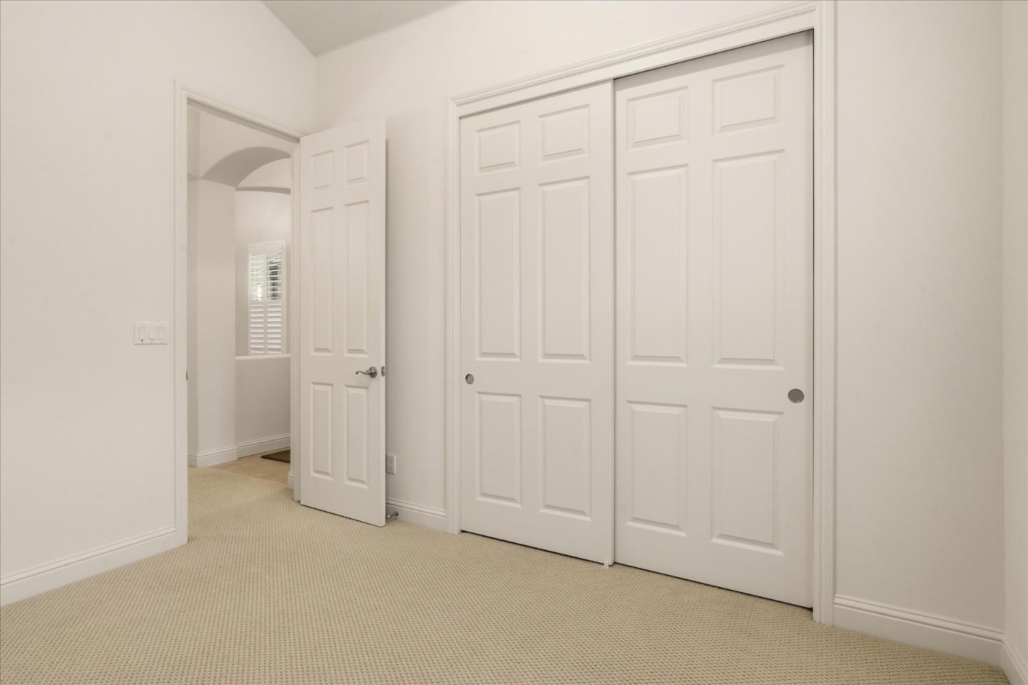 54 W Everglade Ave, Clovis, CA 93619