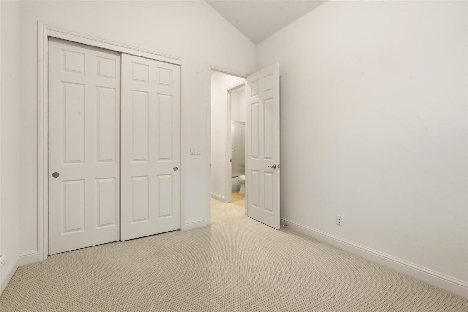 54 W Everglade Ave, Clovis, CA 93619