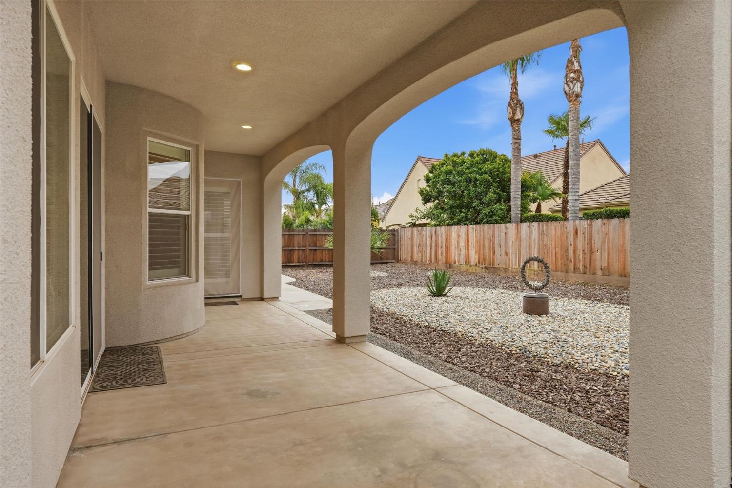 54 W Everglade Ave, Clovis, CA 93619