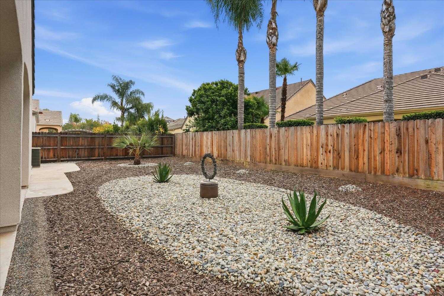 54 W Everglade Ave, Clovis, CA 93619