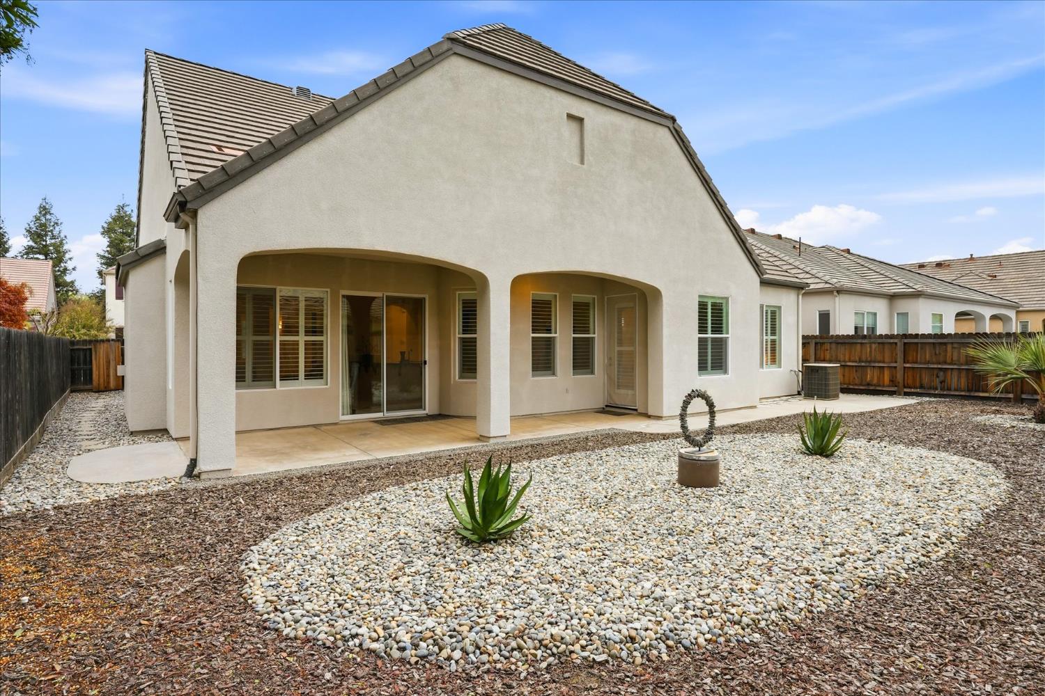 54 W Everglade Ave, Clovis, CA 93619