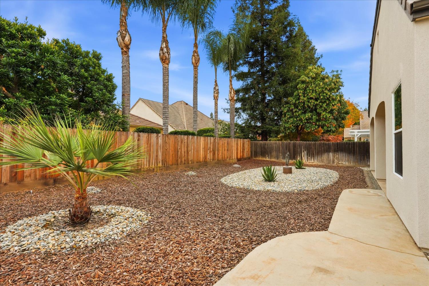 54 W Everglade Ave, Clovis, CA 93619